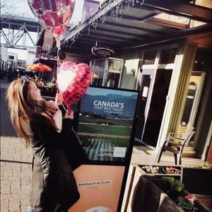 Meet your Posher, Yan